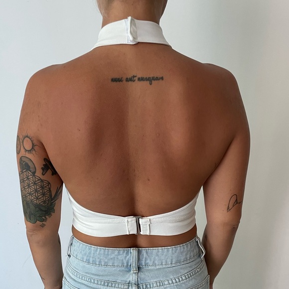 🚨SOLD🚨 White Sexy backless halter crop top - Picture 2 of 3